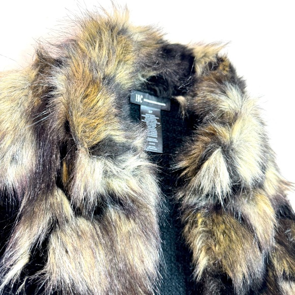 BNWOT INC Faux Fur Soft and Warm Vest Size Small - Picture 7 of 10